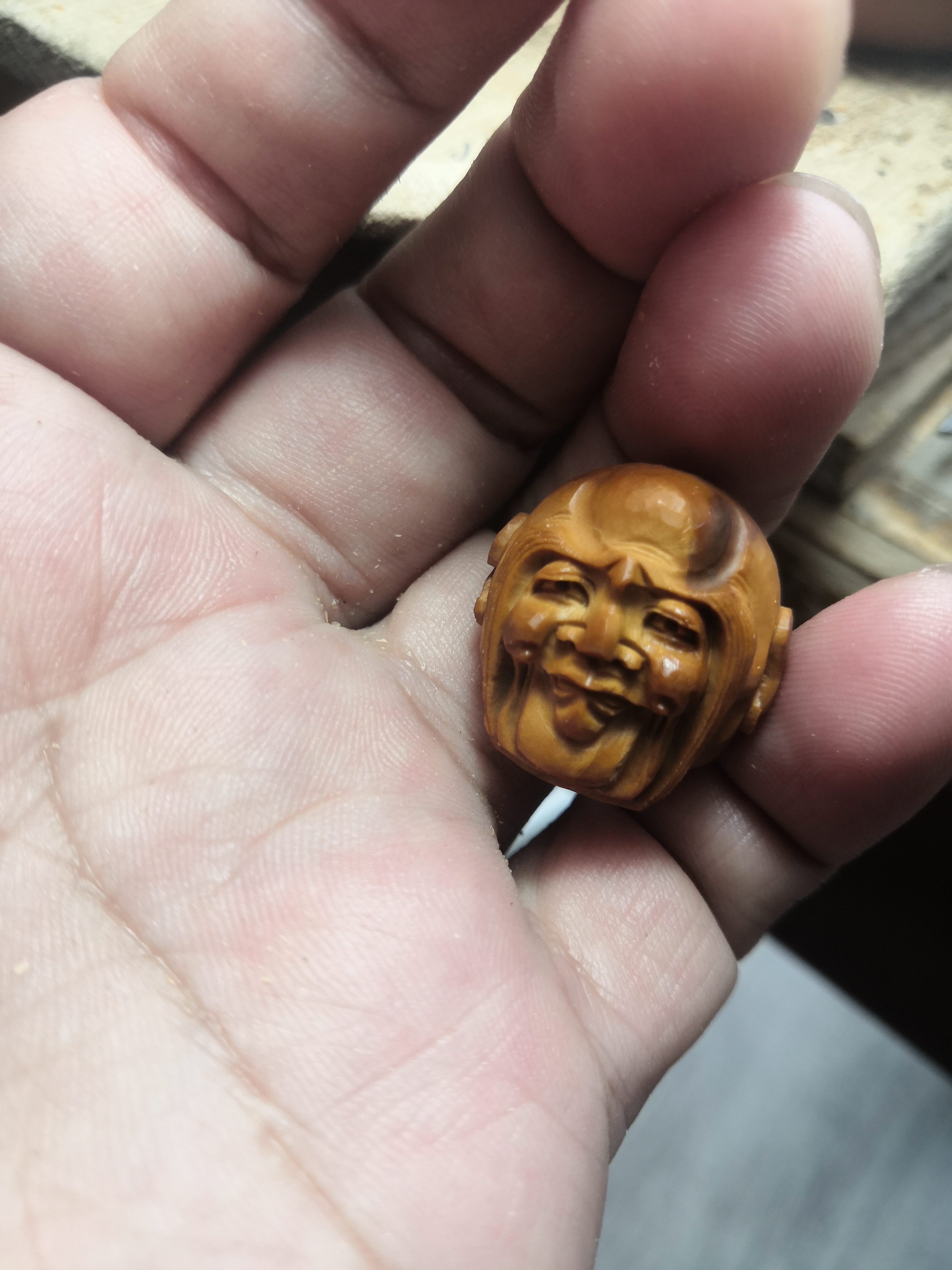 刘苹橄榄核雕双面罗汉头