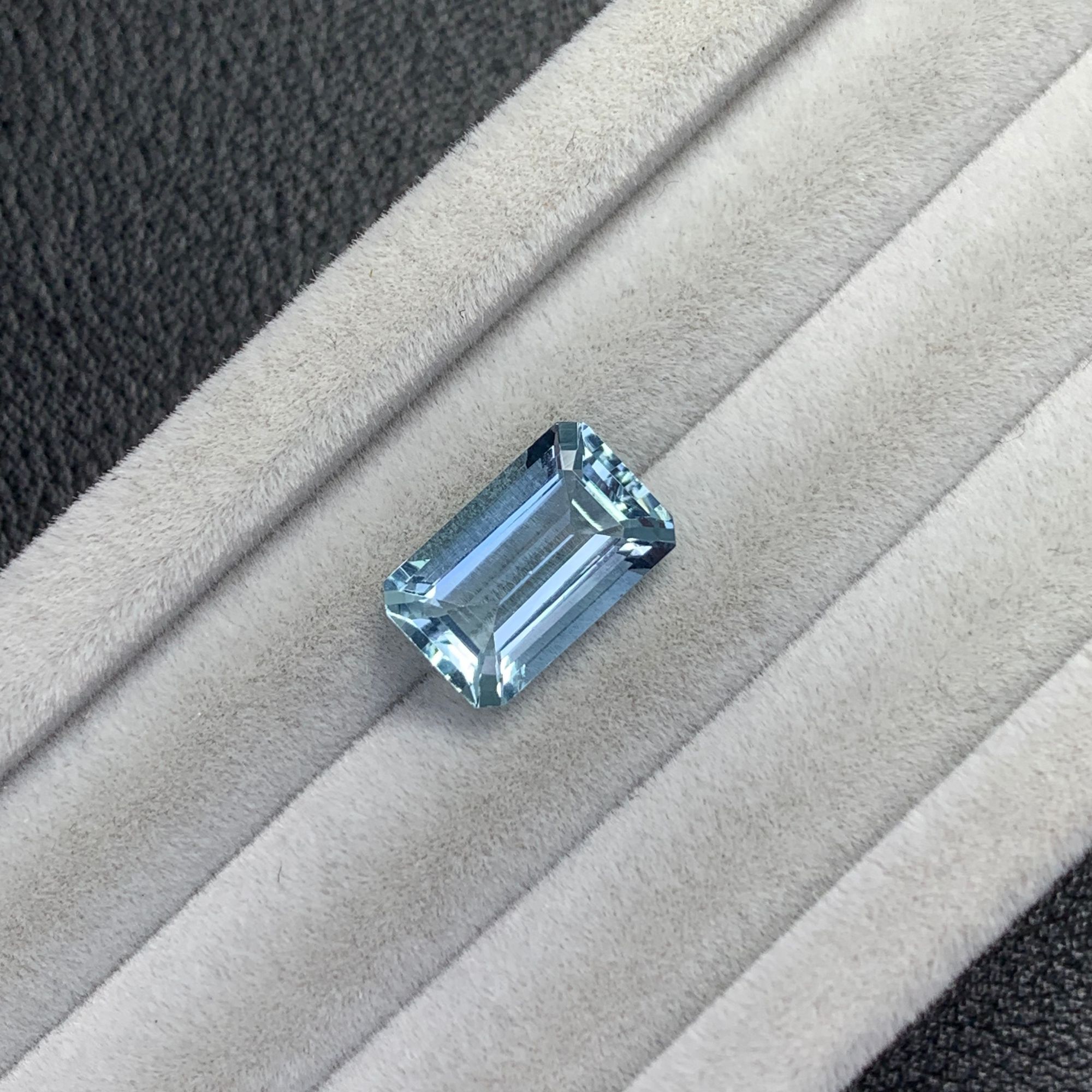 GRC证书天然圣玛利亚海蓝宝裸石 精切长方形全净满火彩2.38ct