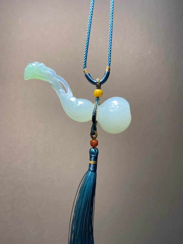 精美和田玉青海翠青·葫芦包挂车挂压襟