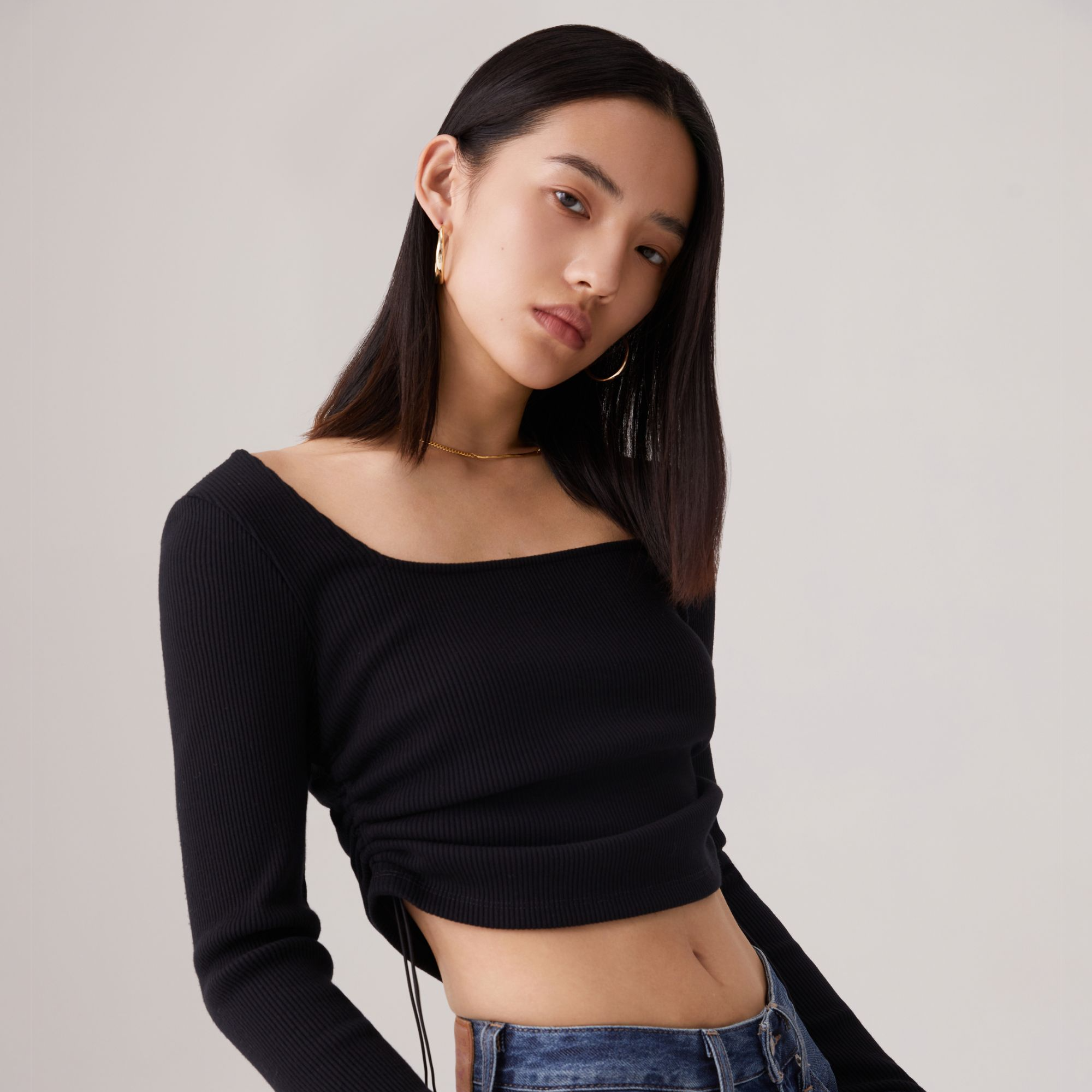 Levi's李维斯女士修身显瘦百搭休闲简约腰部抽绳设计方领长袖T恤