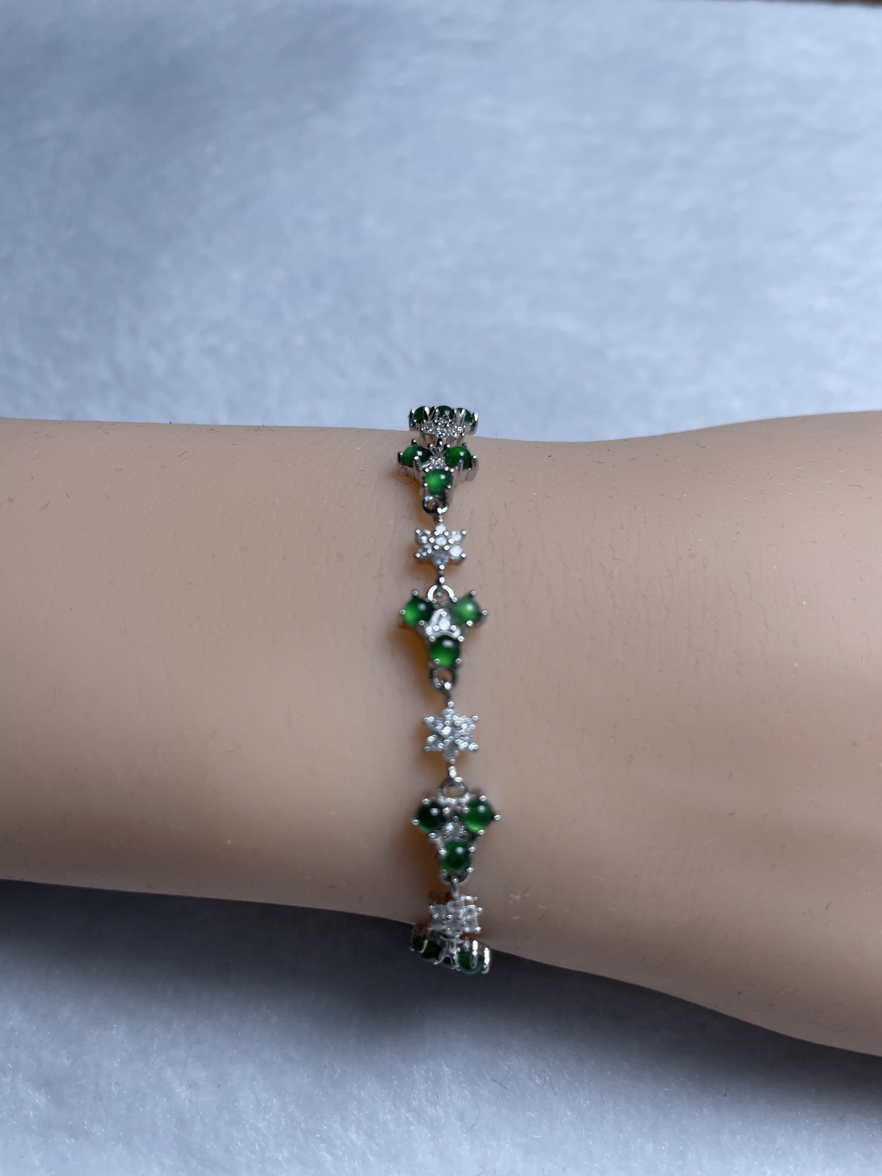 新疆珠宝925翡翠手链气质轻奢时尚百搭绿色简约彩色镶嵌手链重工