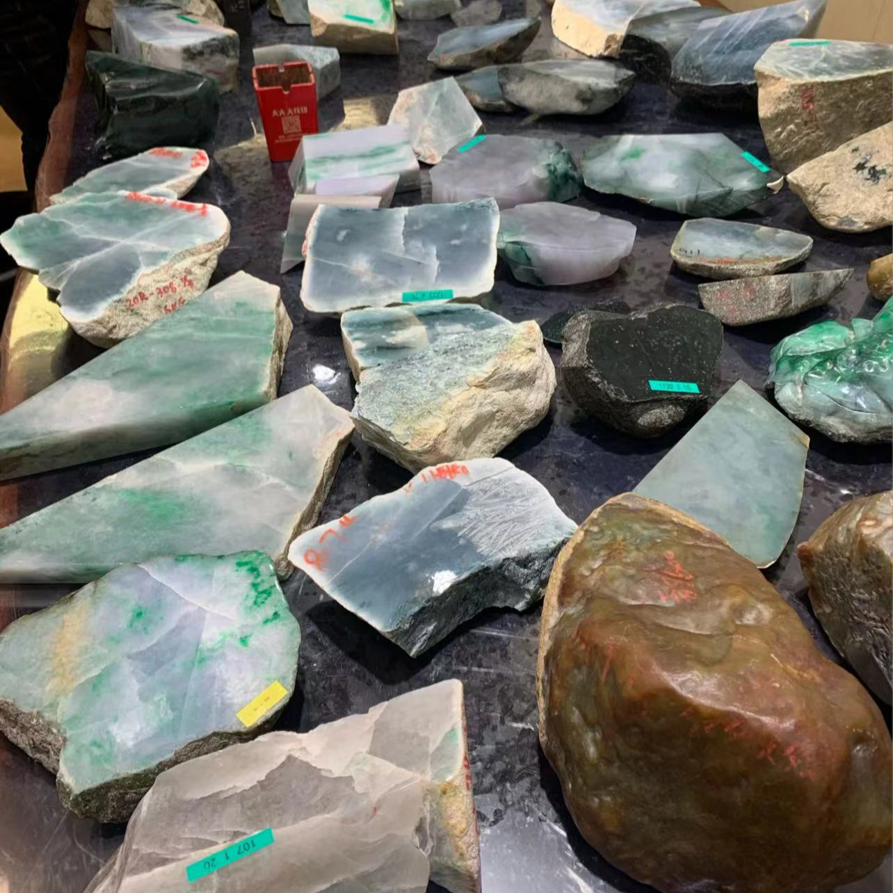 时宴家天然缅甸翡翠工厂自营片料毛料边角料挂件料直播间转拍链接