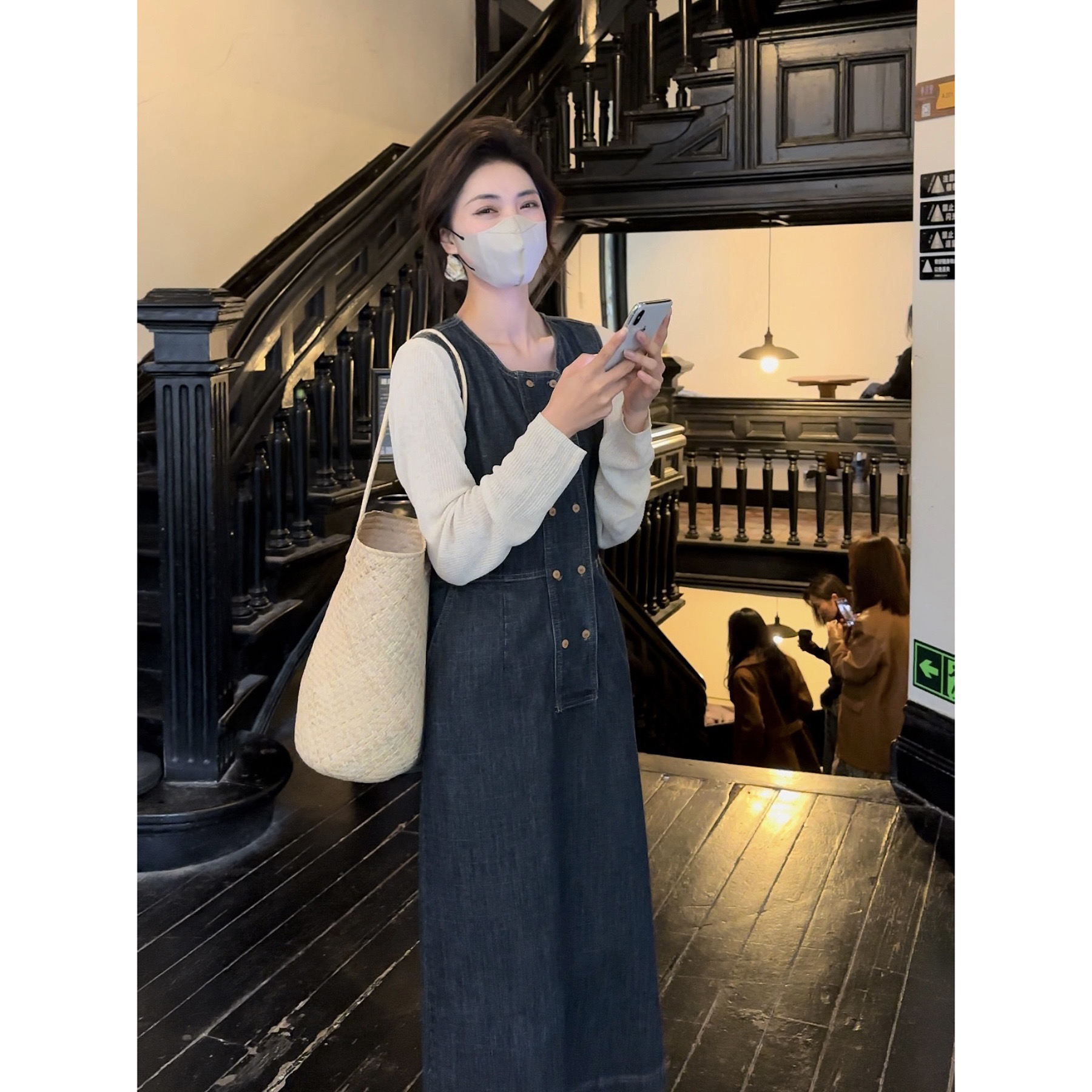 No退No换 “纸片人”韩系排扣牛仔裙