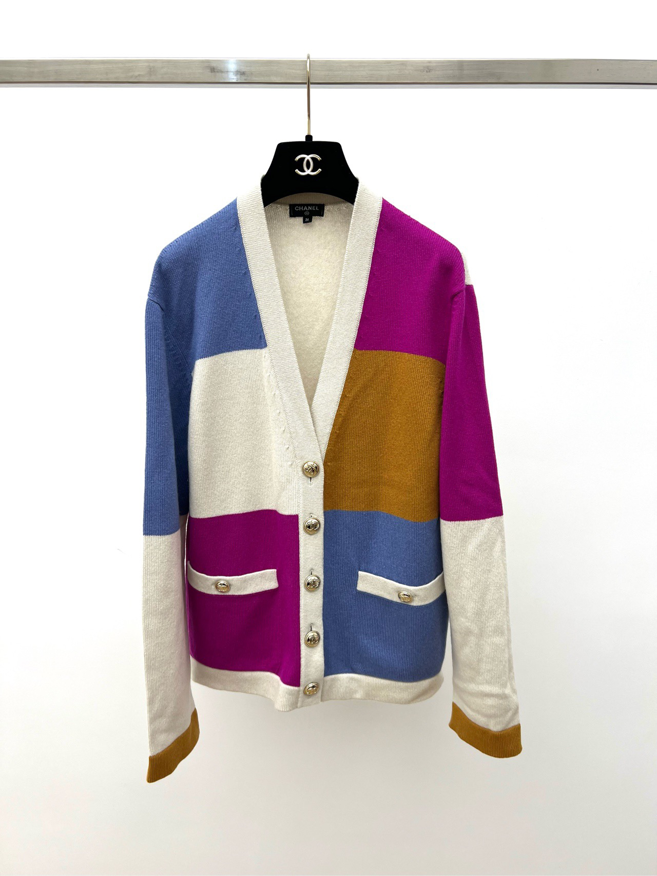 99新 Chanel/香奈儿 马术系列 拼色金扣开衫  36码 01641