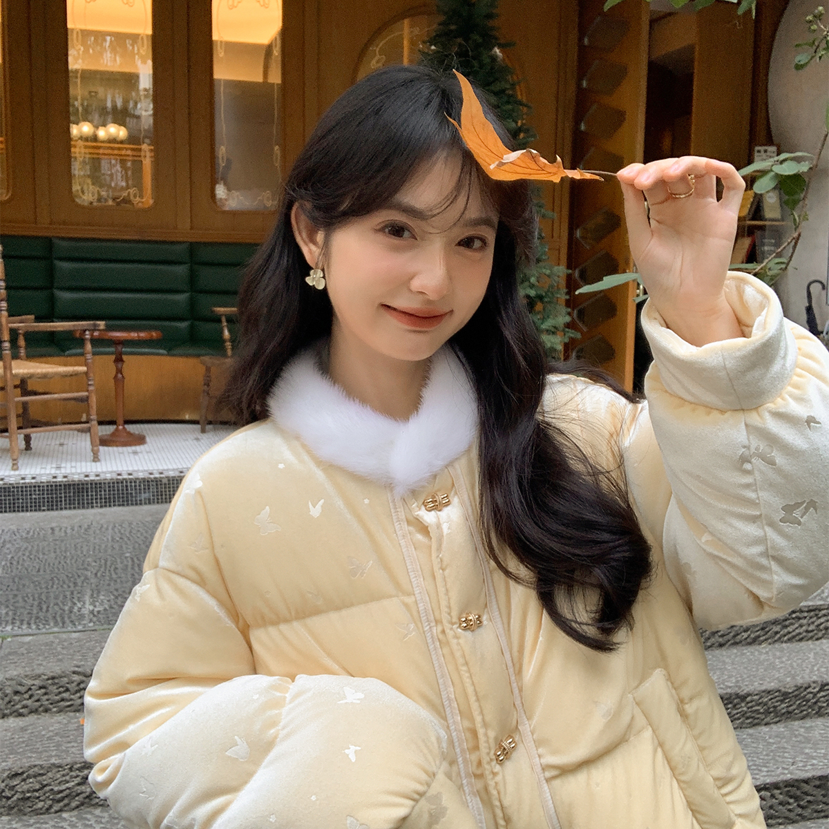 花栗鼠小姐雪蝶蝴蝶暗纹+丝绒料乖巧甜美感保暖羽绒服