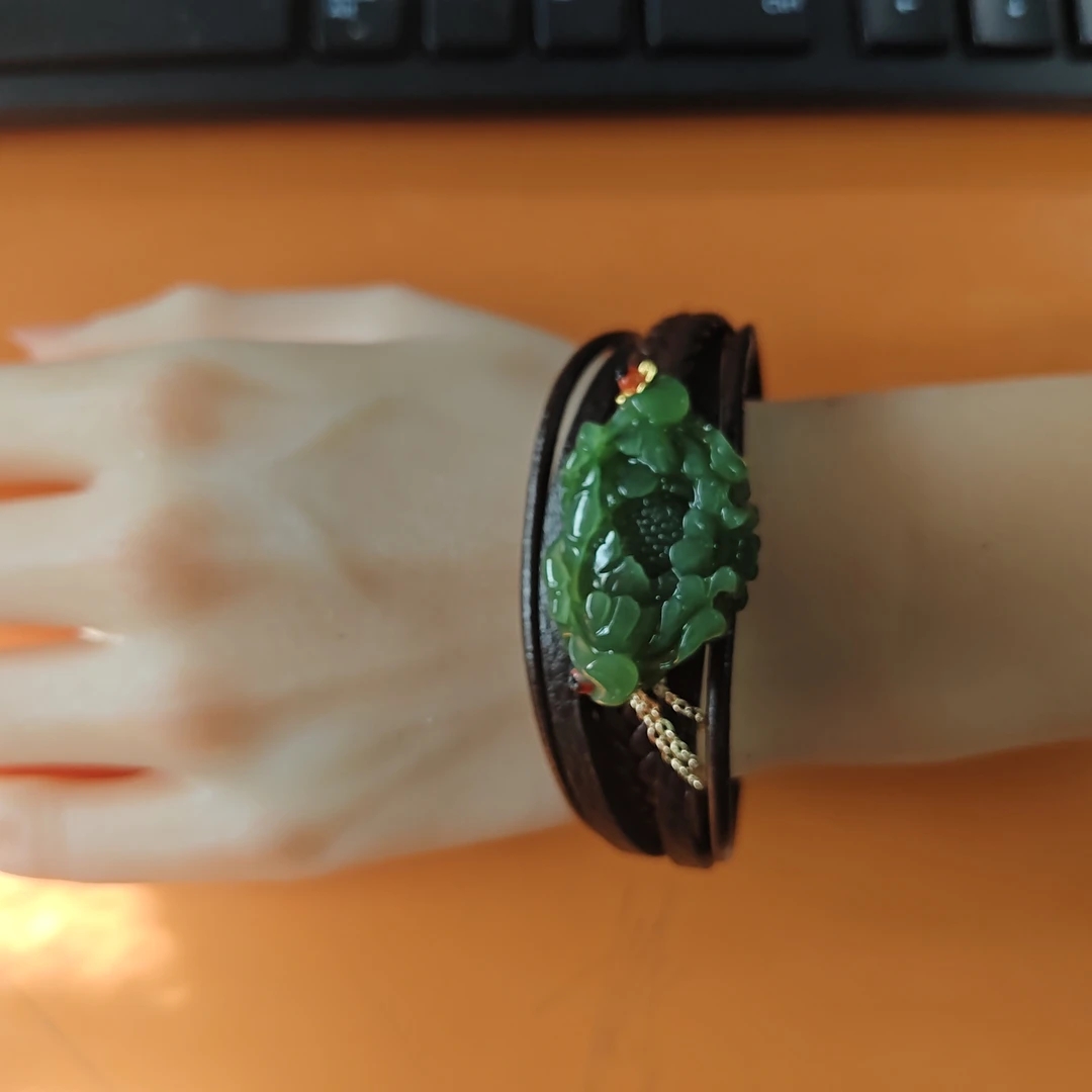 [0061]天然和田碧玉牡丹花开多圈精美手牌