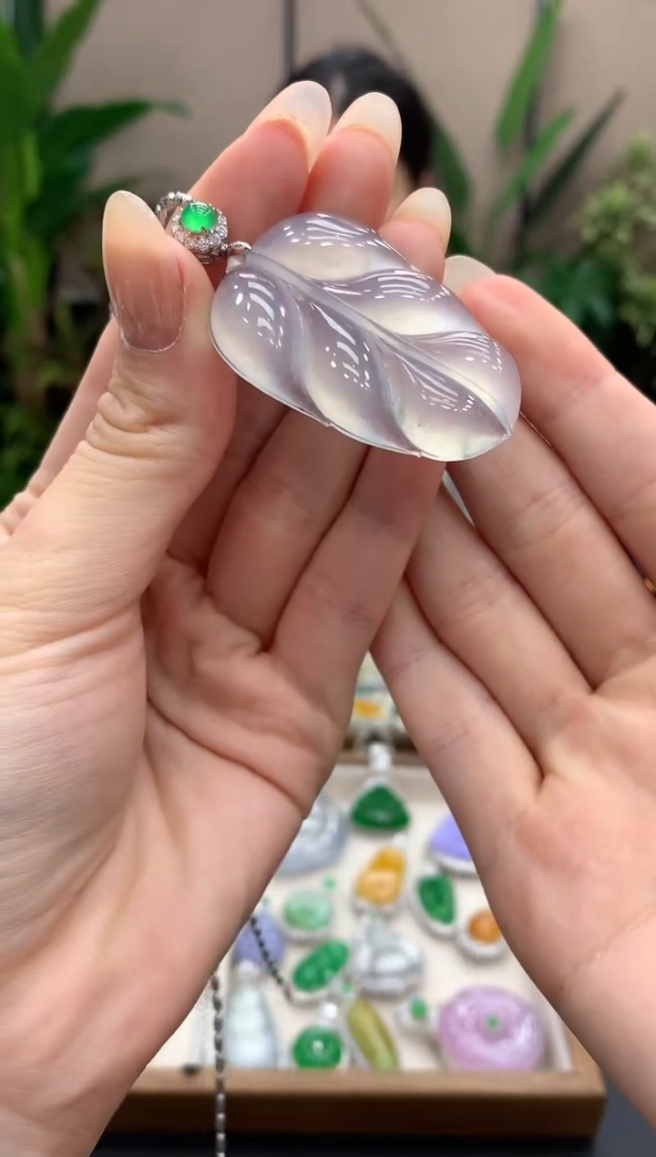 【闪购商品】翡翠颈饰18K金镶嵌叶子
