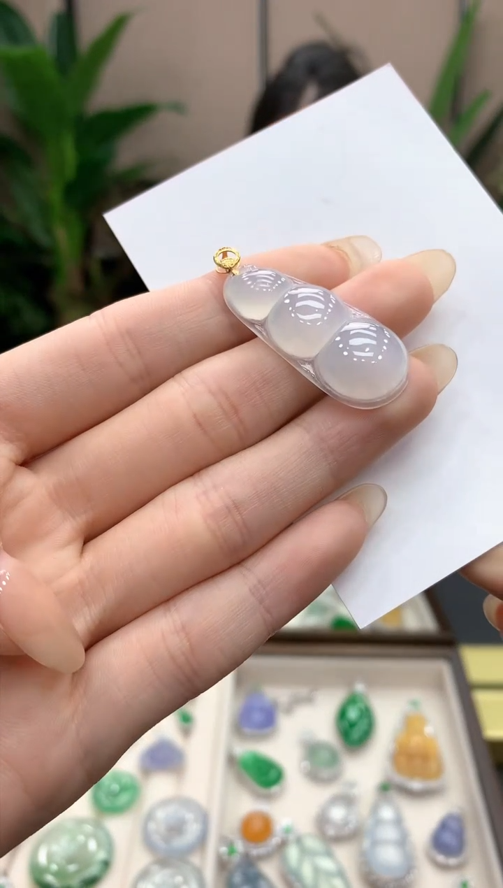 【闪购商品】翡翠颈饰18K金镶嵌豆子