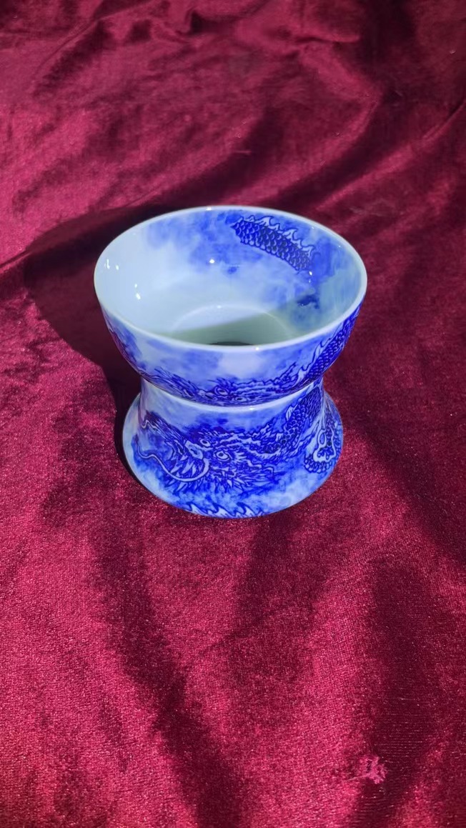 景德镇手绘青花龙茶漏