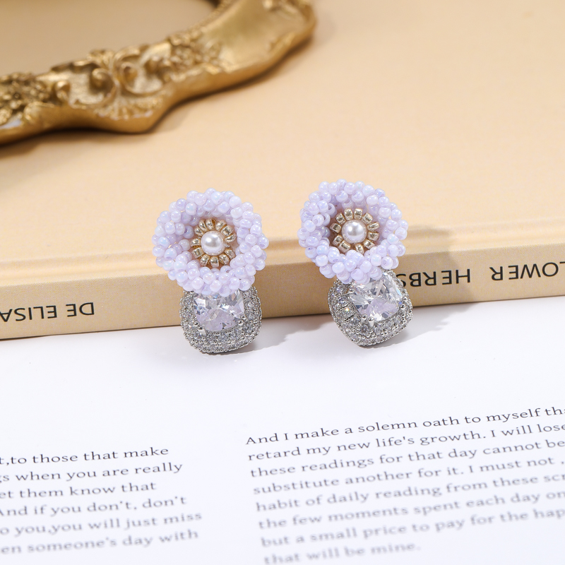 铜合金仿珍珠耳饰 7293 花花满珠耳钉女个性时尚气质轻奢耳饰