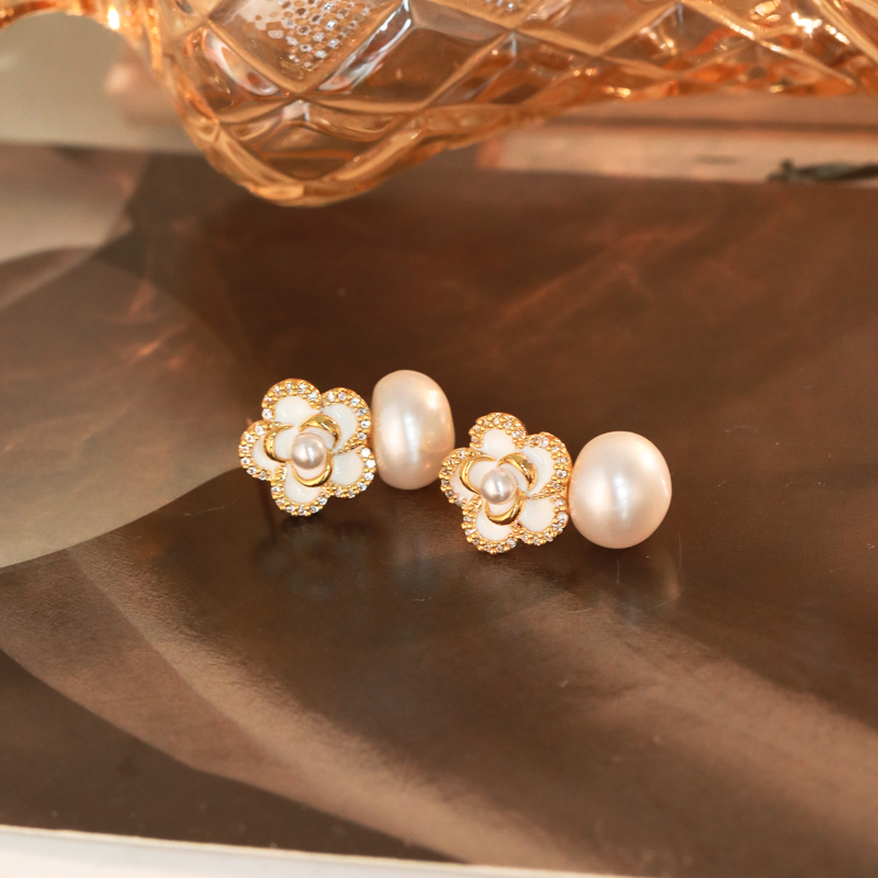 铜合金仿珍珠耳饰 5142 山茶花耳钉女个性时尚气质轻奢耳饰高级感