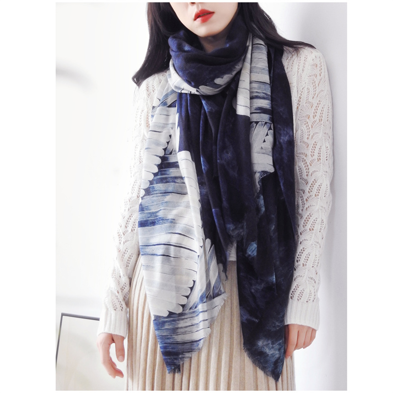 星辰大海 薄款双合股纱 印花山羊绒围巾空调披肩