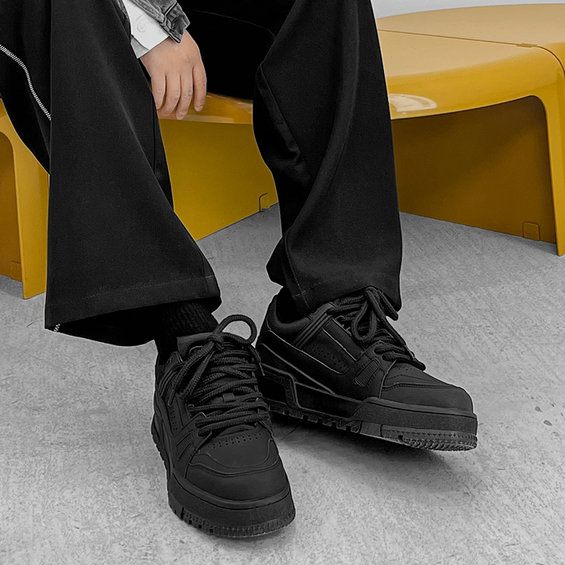 2023新款小众设计小黑鞋男百搭增高情侣板鞋潮牌日系休闲滑板鞋子