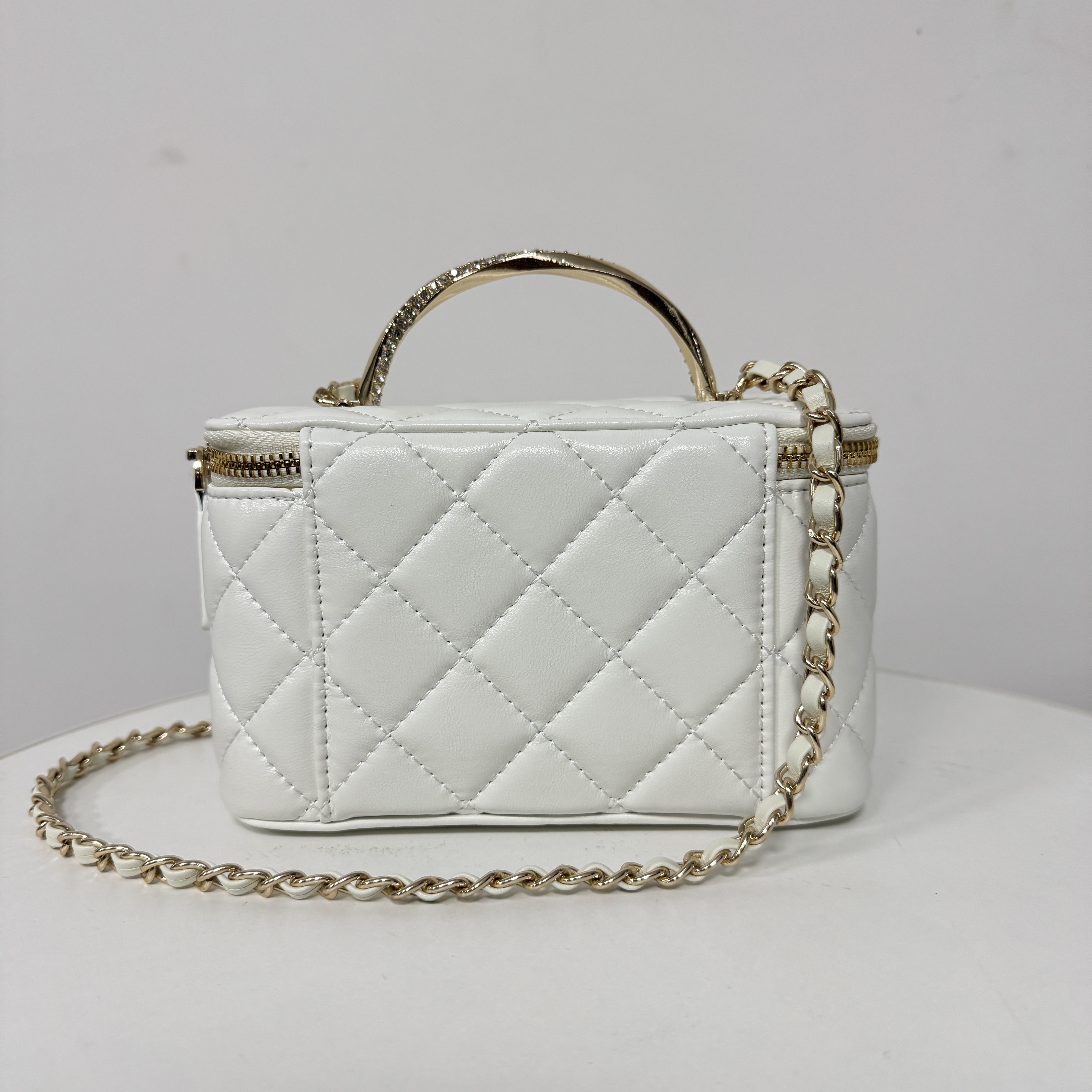 设计款高级质感白色手提斜挎包