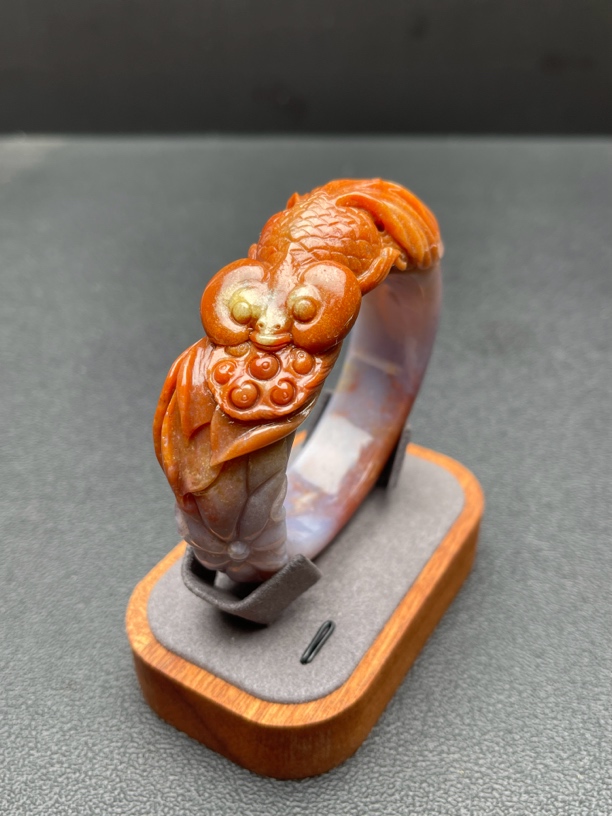 58口金鱼手镯 连年有余富贵金鱼印度玛瑙俏色雕刻手镯玉雕设计