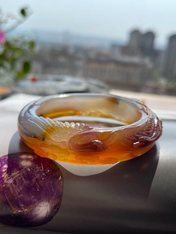 天然玛瑙俏色雕刻手镯 鸿雁 58口