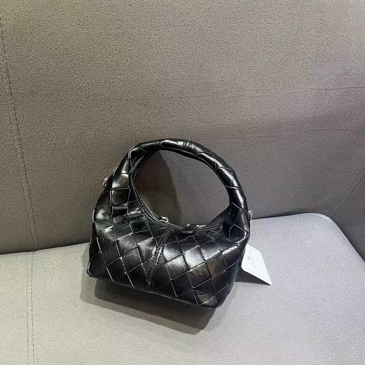 【B001-3328】时尚牛皮女压纹小众手拎包高级编织手提包个性斜挎