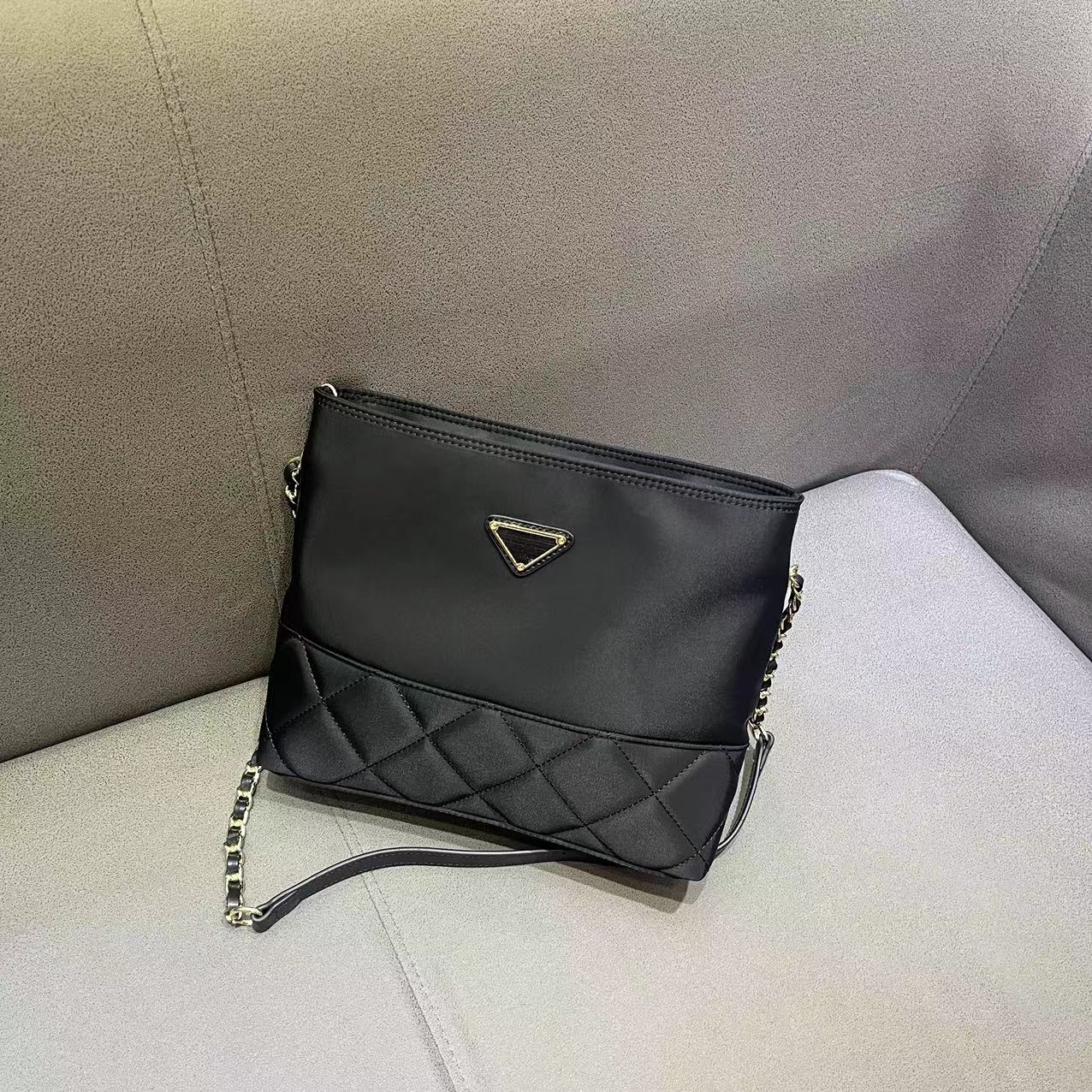 【A102-M047】2024新款单肩斜跨黑色大容量菱格女包