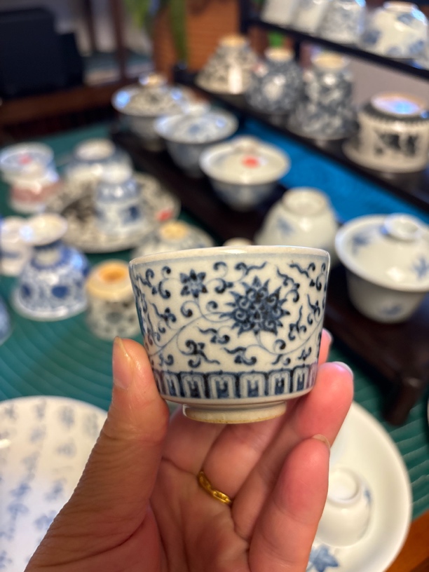 顽古*缠枝纹马蹄杯（50毫升）