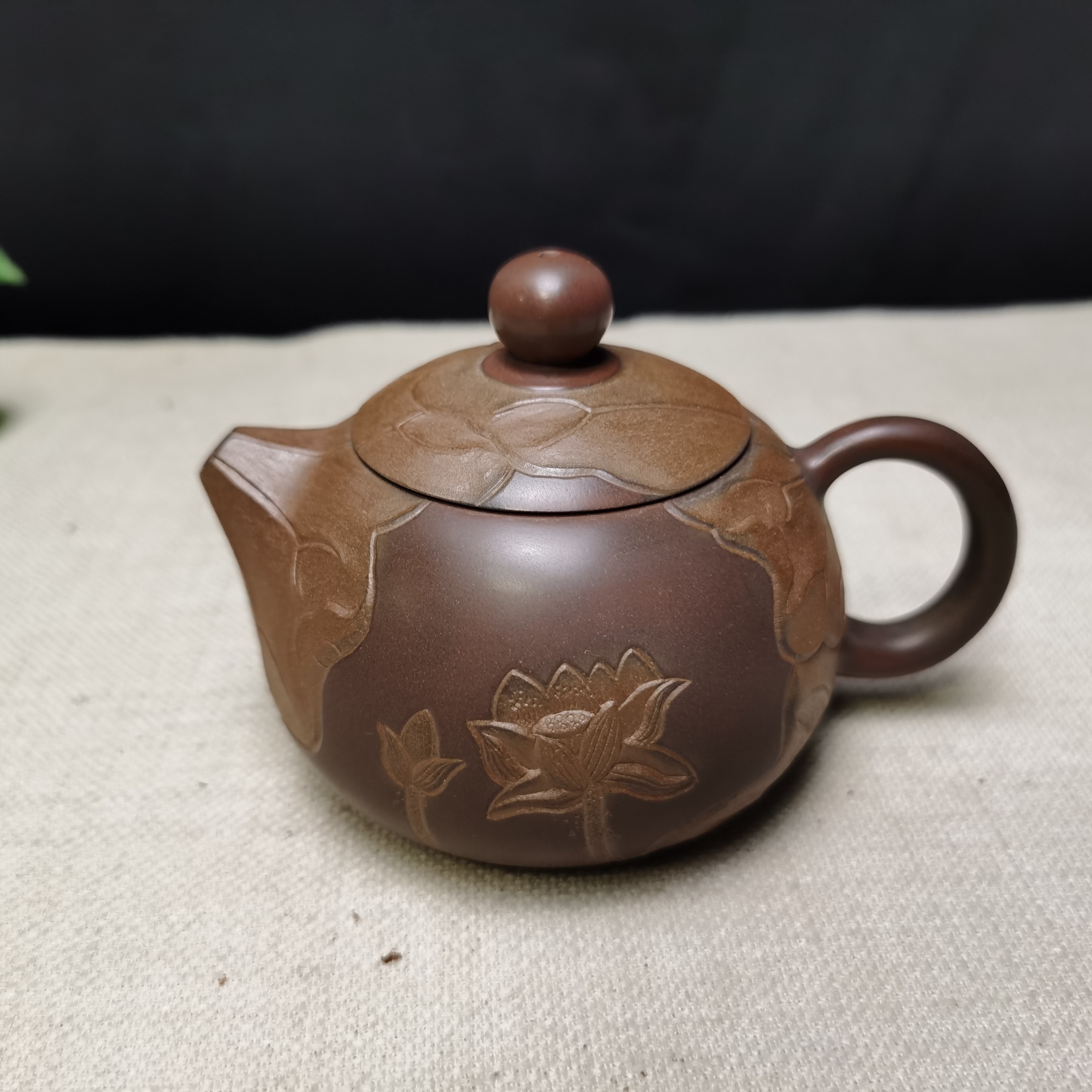 浮满雕鱼戏荷花西施240cc复古纯手工壶嘴流口水清雅钦州坭兴陶瓷