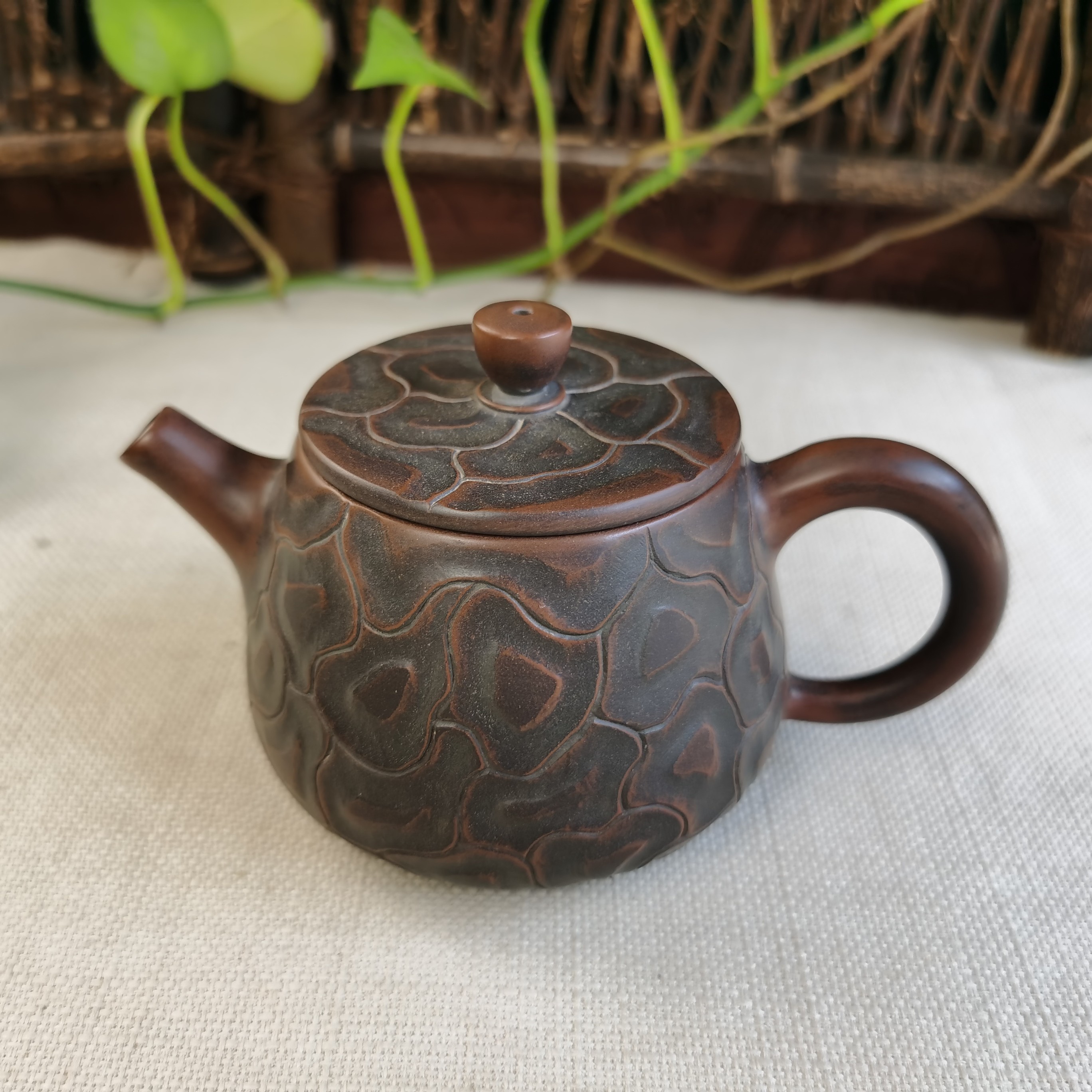 一桶金壶 满雕树皮纹浮雕220毫升出水顺畅 复古纯手工坭兴陶茶壶