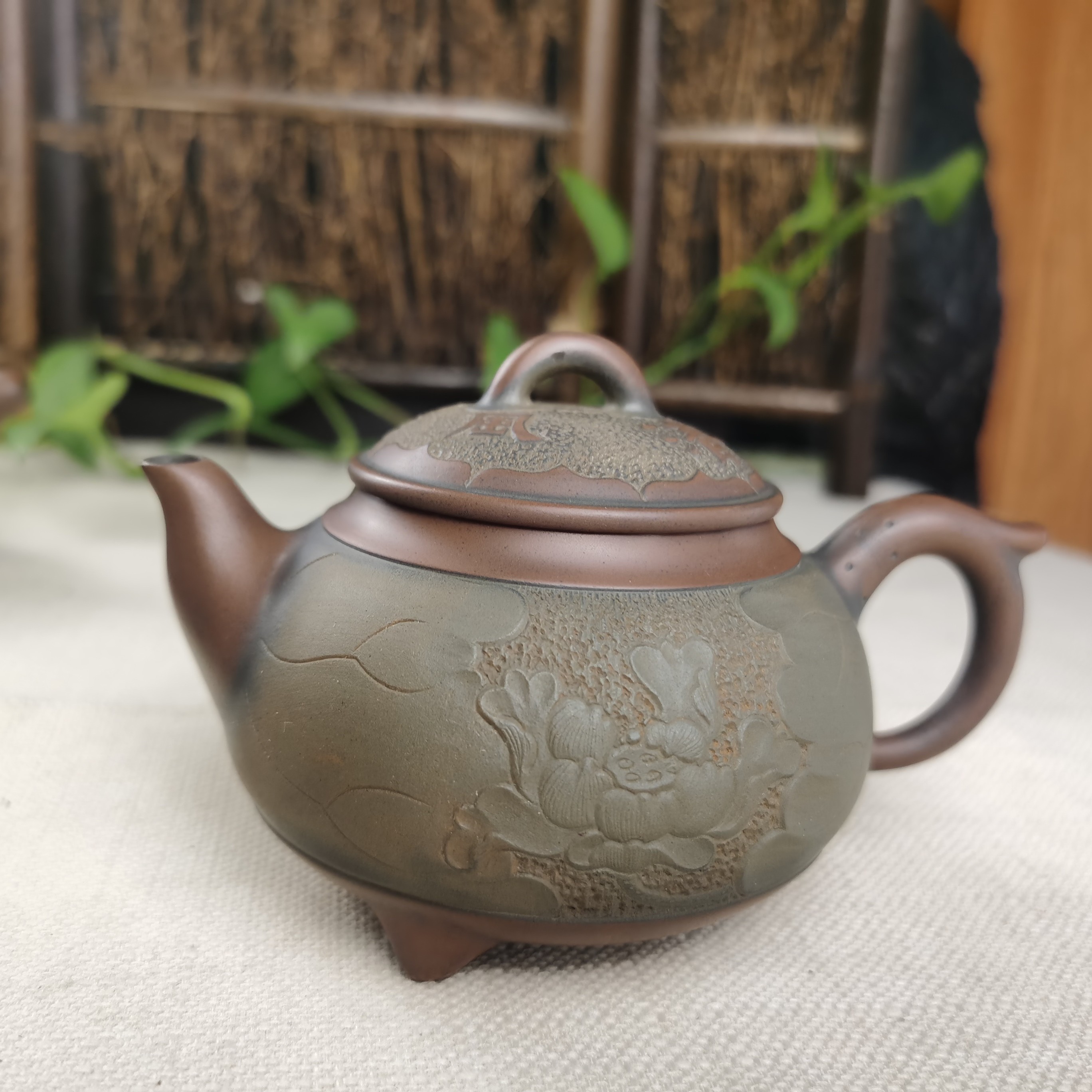 三足浮雕满雕250cc荷花纯手工坭兴陶壶窑变特色复古陶瓷功夫茶具