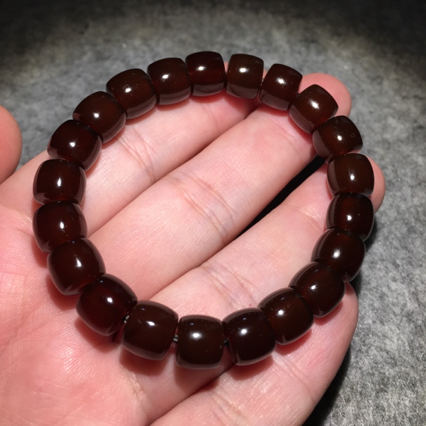 【吉珠甄选】深酒红色老型直切药师珠玛瑙手串