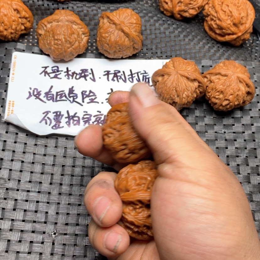 【闪购商品】文玩核桃把件雪****9