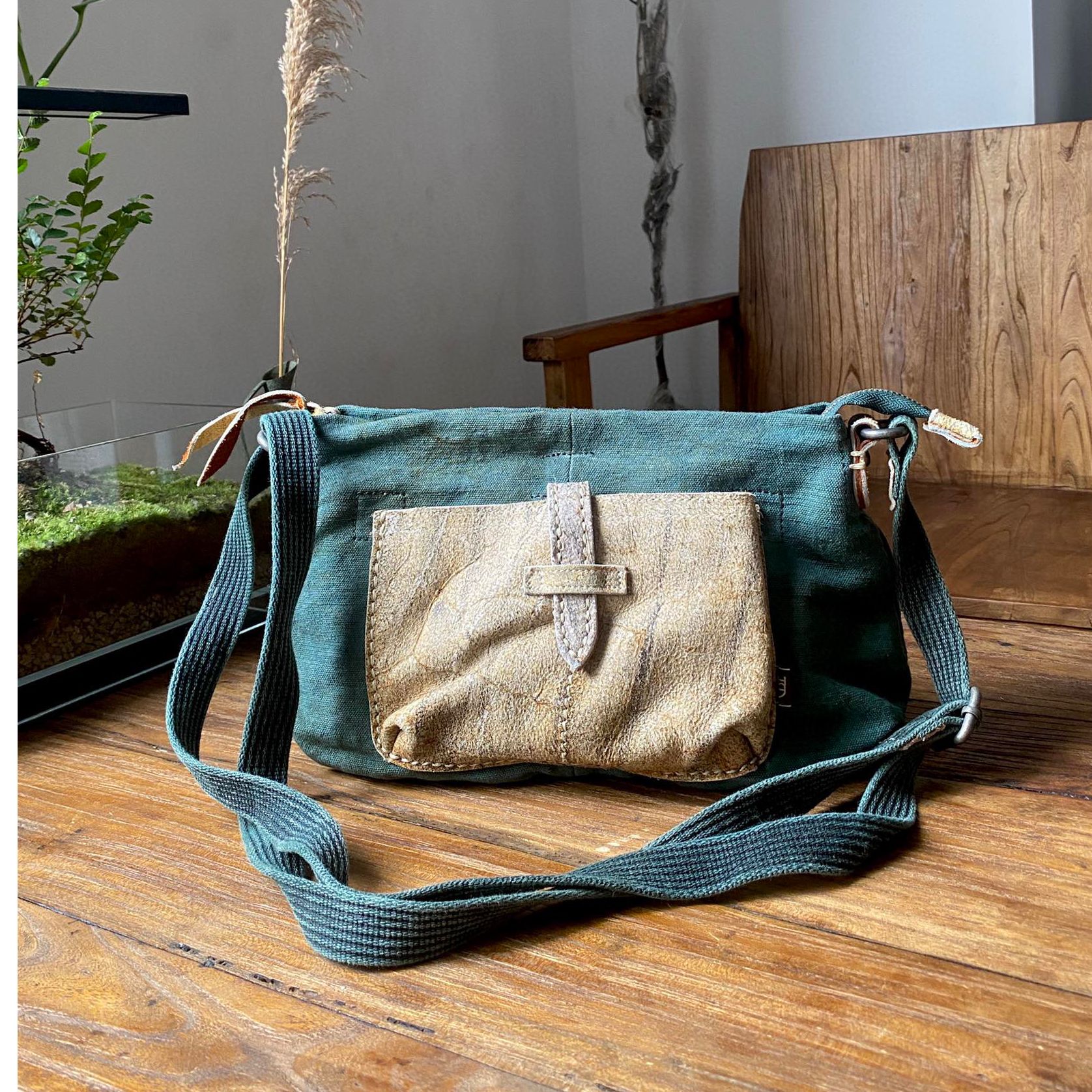 厚帆布百搭单肩斜挎包包男士女士同款实用简约复古风设计