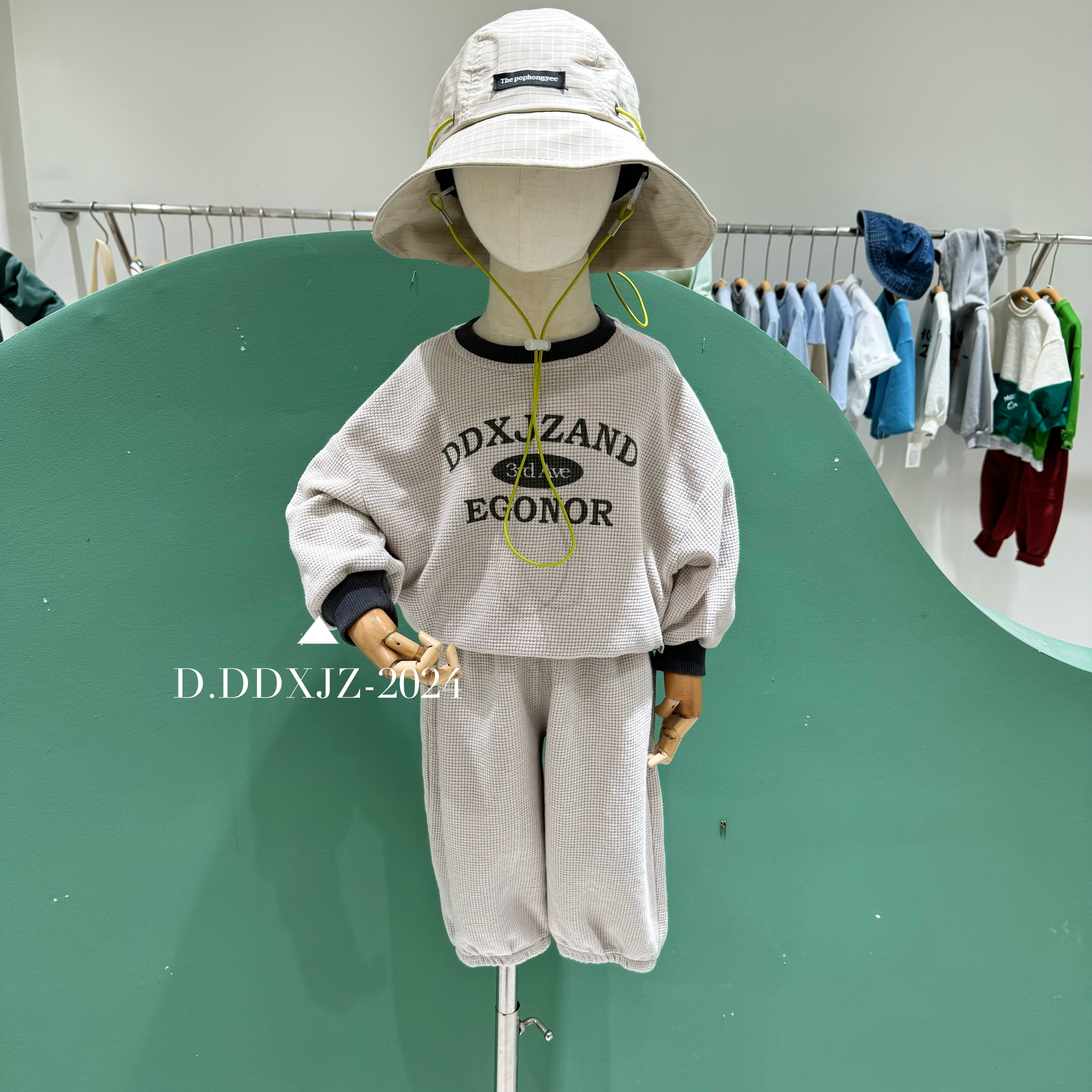 【春款.上新】达不溜家韩系男童简约印花字母华夫格棉圆领卫衣 8018