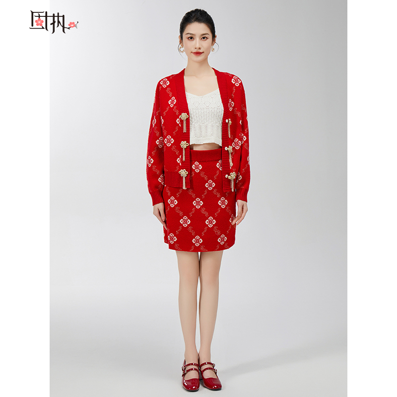 固执春季新款短款毛衣修身通勤气质无袖吊带针织衫女10841DD08929