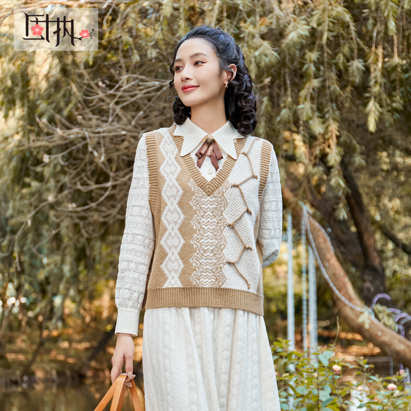 固执秋季新款学院风v领马夹提花毛衣女上衣40033MY08560