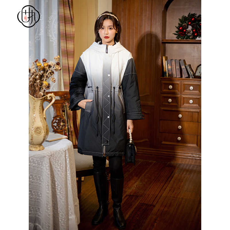 固执冬季新款复古中长连帽渐变色白鸭绒羽绒服外套女