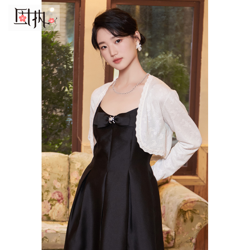 【诗语专属】固执秋季新款通勤长袖钉珠短款针织开衫外套女8414