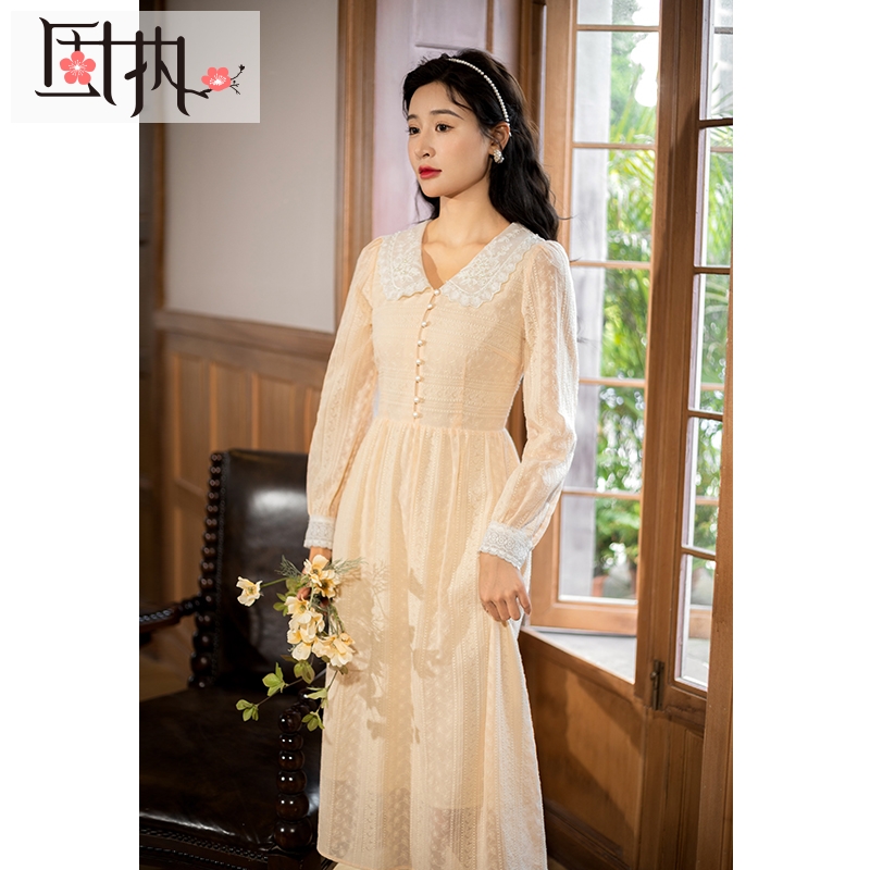 【诗语专属】固执秋季新款复古刺绣长袖娃娃领泡泡袖连衣裙6641