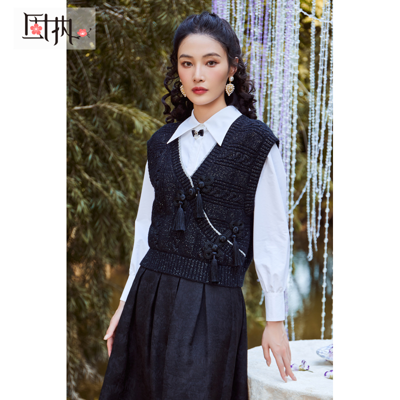 固执秋季新款学院风v领无袖针织衫马夹毛衣女装00033MY08610