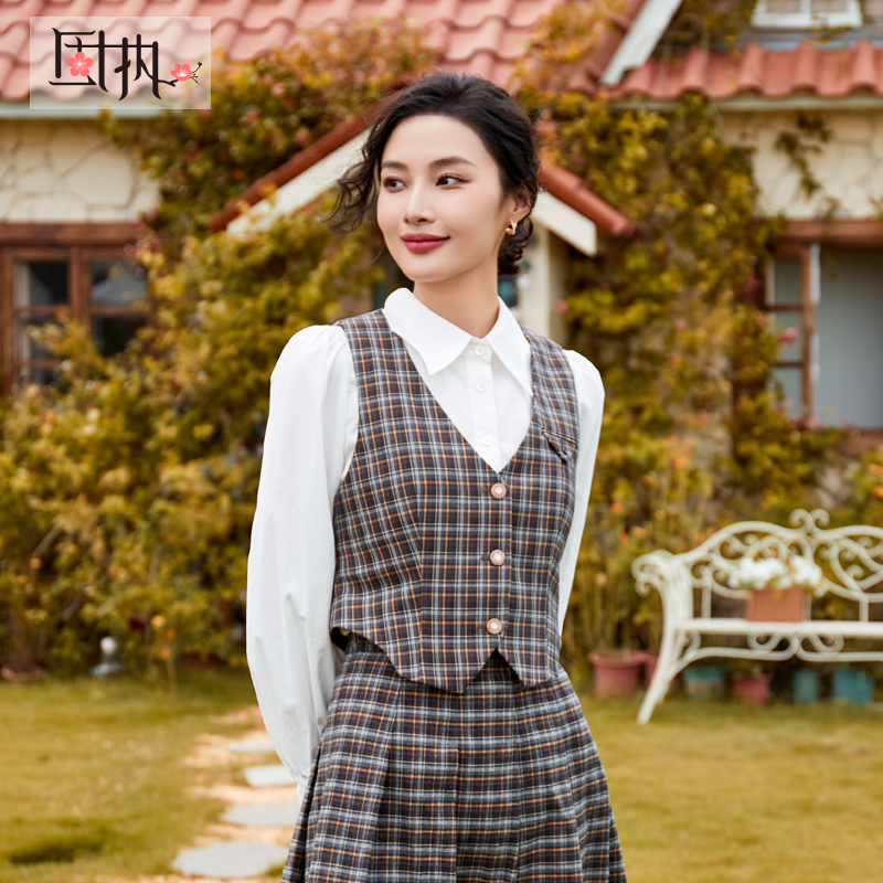 【芊芊专属】固执秋季新款学院风格子短款马甲短外套女30033MJ085