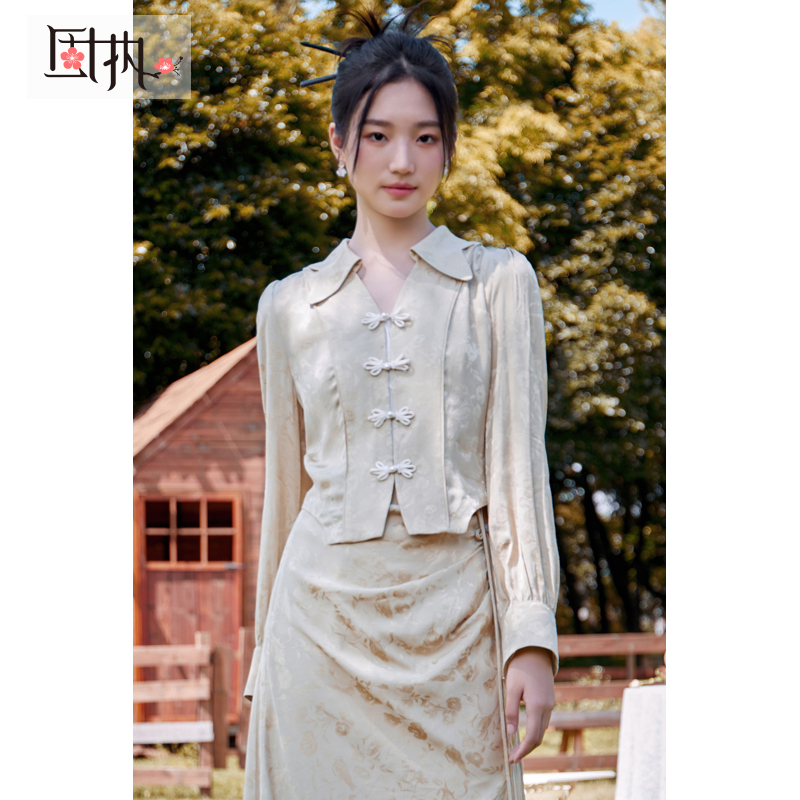 【诗语专属】固执秋季新款中式v领提花长袖上衣女8442