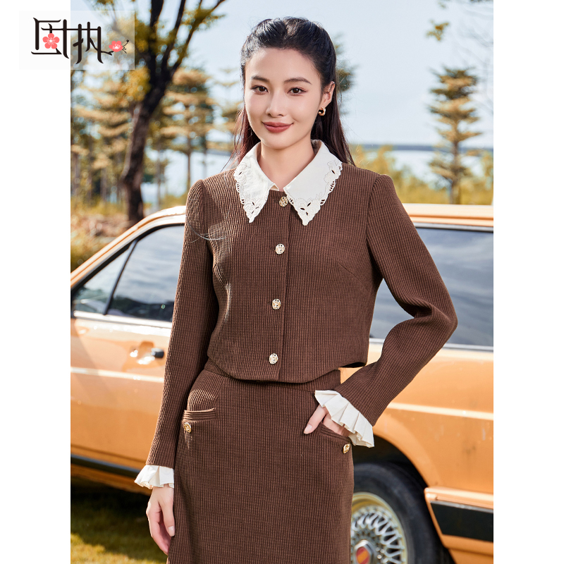 【芊芊专属】固执秋冬新款学院风条绒翻领长袖短外套女装