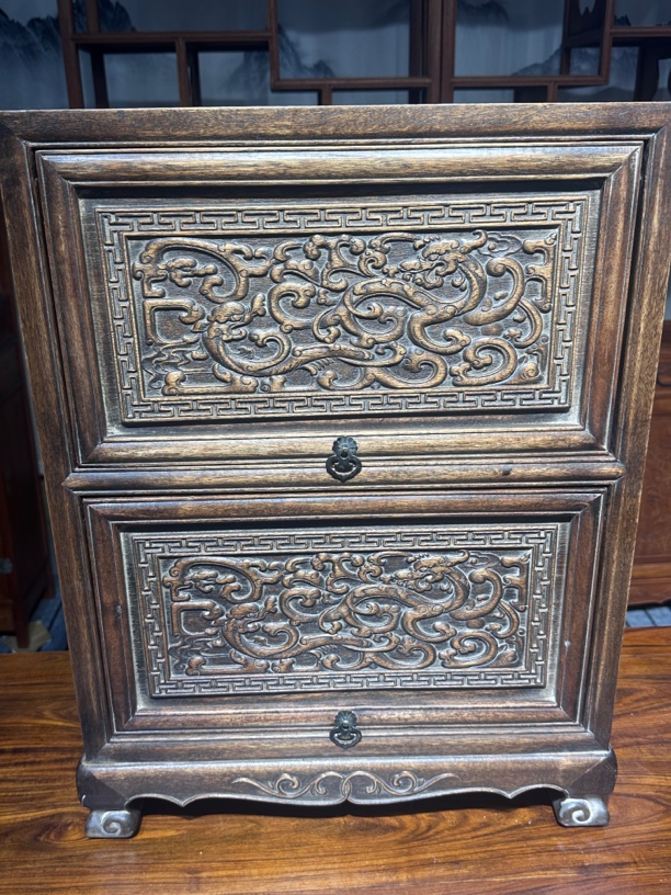 花梨木雕刻龙柜子 