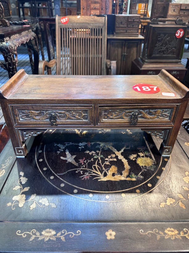 花梨木两个抽屉小桌子