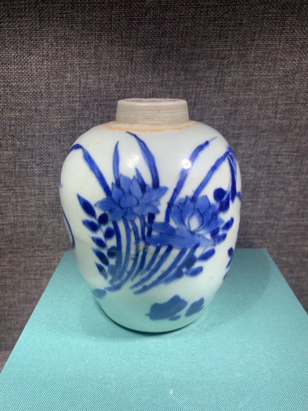 陶瓷当代仿古艺术品有冲青花罐