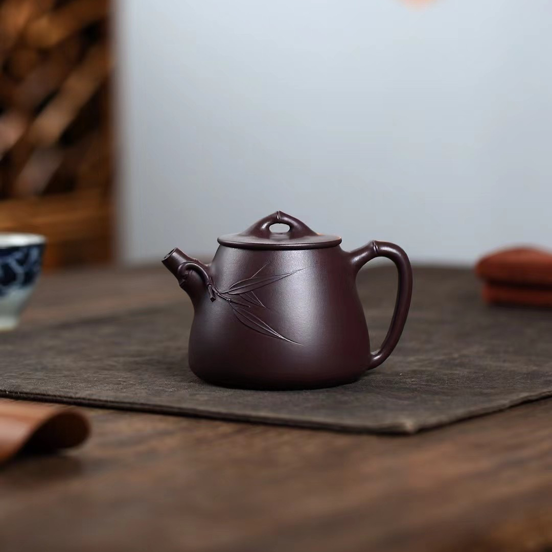 竹节高石节瓢 老紫泥 240毫升 石瓢‮壶‬型，加以‮良改‬，以竹入‮壶