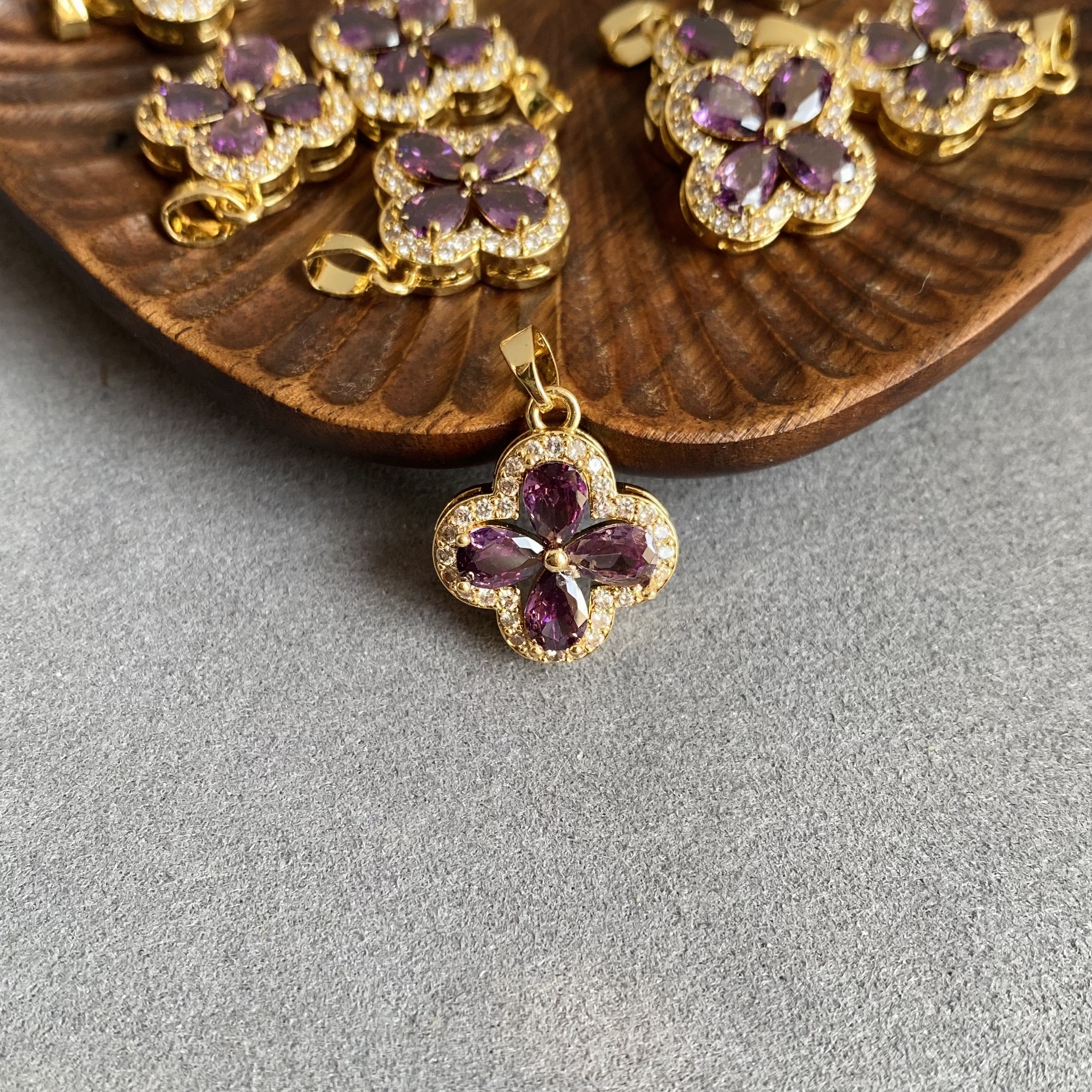 紫水晶四叶花吊坠（多样性发一件）DZ-1284