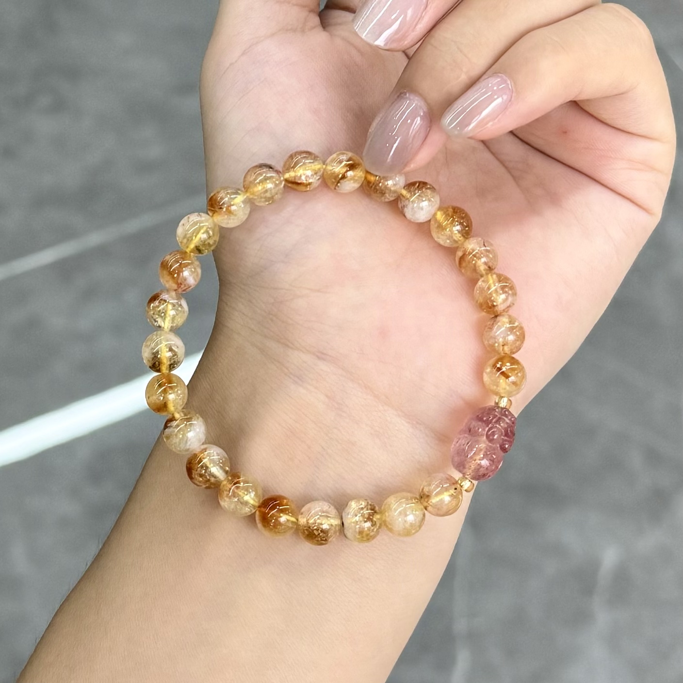 黄水晶手串配草莓晶貔貅百搭手链 （多样性发一件）B-156