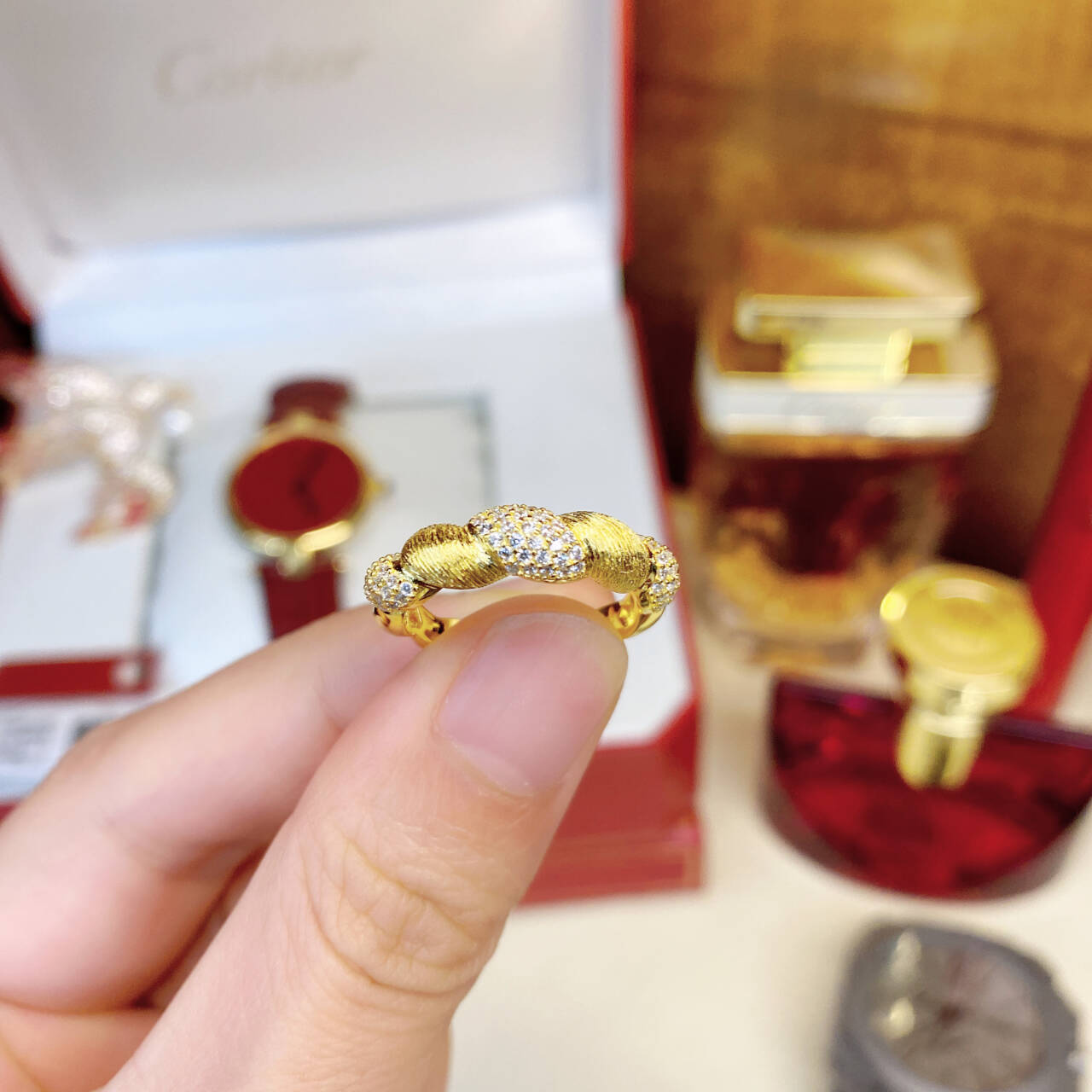 925银合成锆石戒指 厚镀金1MIL布契丝绒丝滑宫廷款奢华戒指KJA65