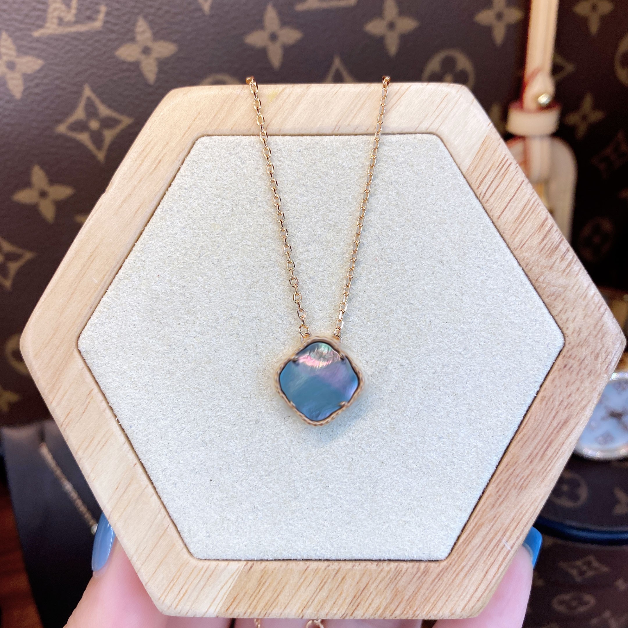 吊坠925银合成锆石 黑标K高级灰贝贝四朵花百搭项链dois12