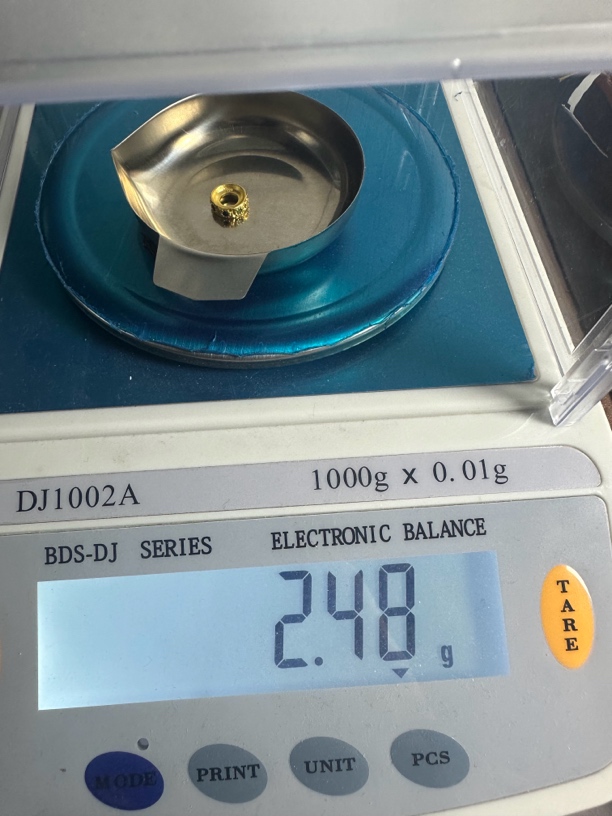足金文玩配饰重量裸重2.48克，里外通透足金999