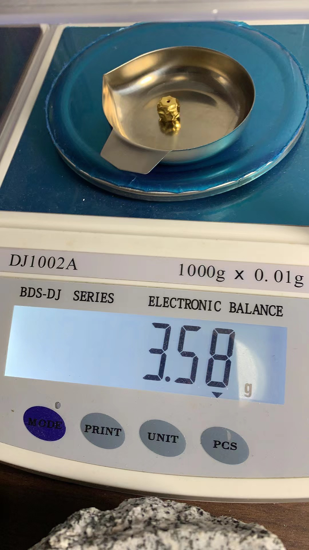 足金文玩配饰重量裸3.58克，里外通透足金999