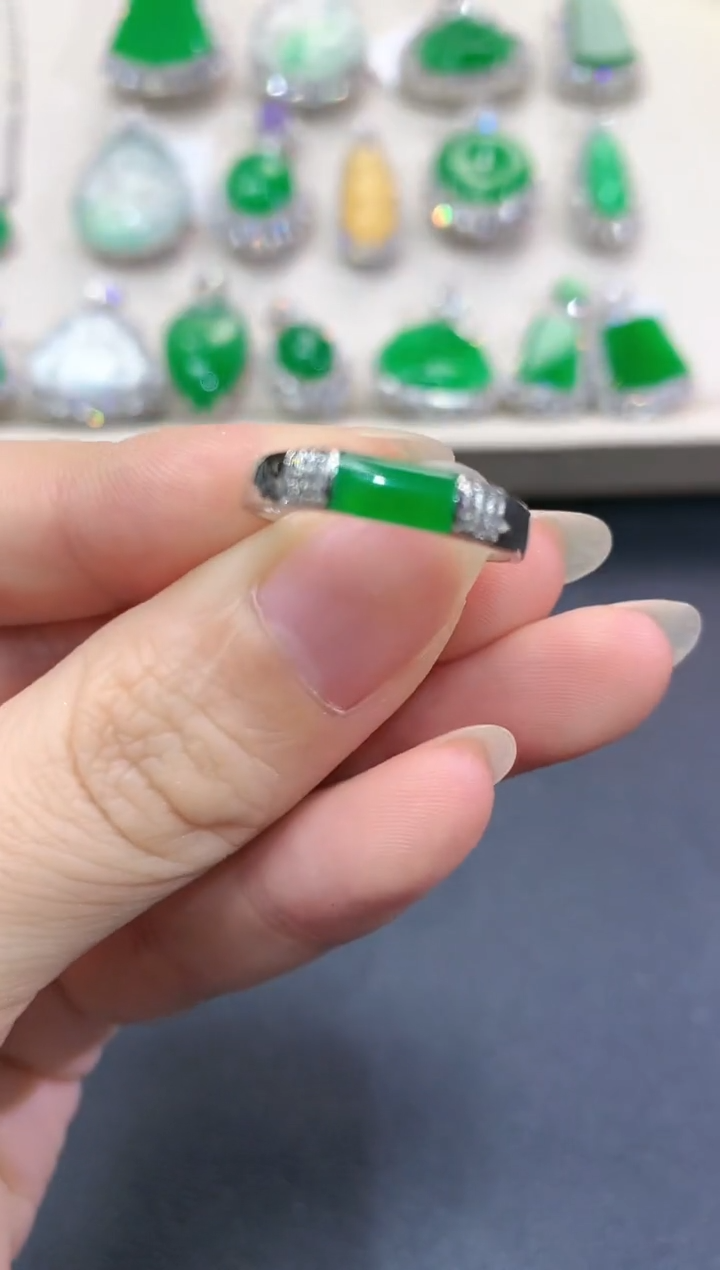 【闪购商品】翡翠戒指18K金镶嵌C19